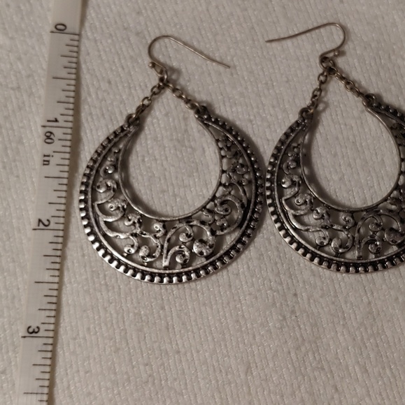 ✨4/$20✨ PREMIER DESIGNS Crescent Earrings - Picture 4 of 4